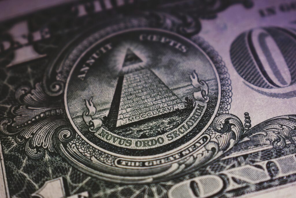 Pyramid with eye symbol on currency